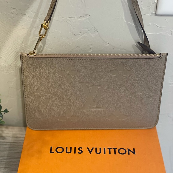 SOLD neverfull wristlet empreinte turtledove - Picture 3 of 11